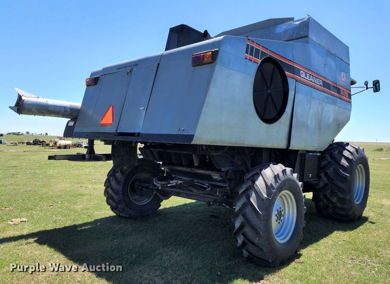 image for item KC9476 1992 Gleaner R72  RWA combine