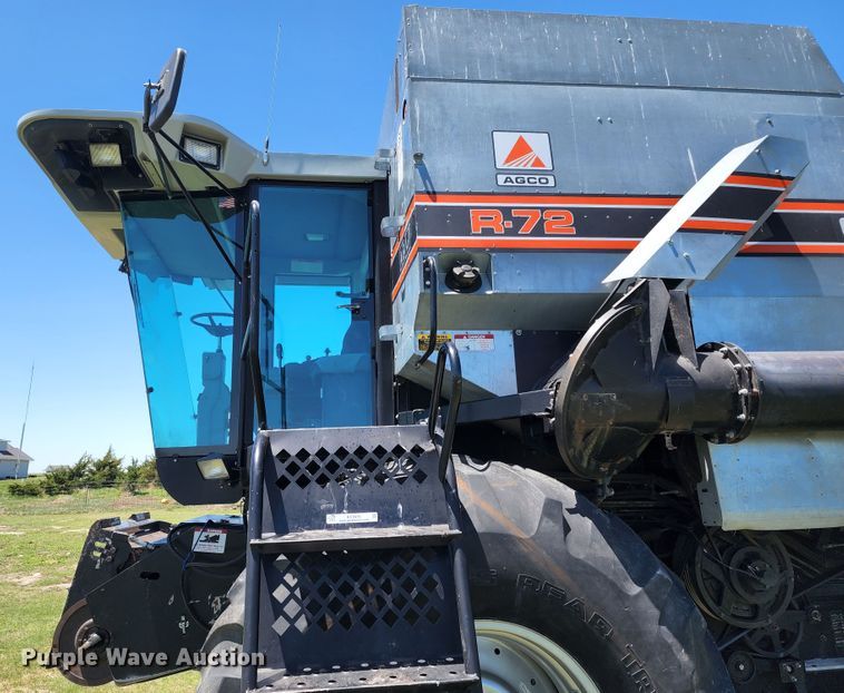 image for item KC9476 1992 Gleaner R72  RWA combine