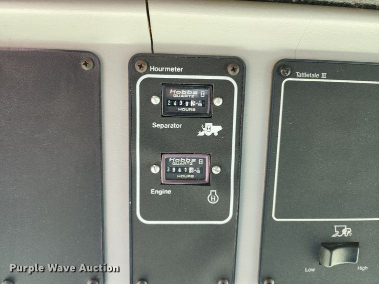 image for item KC9476 1992 Gleaner R72  RWA combine