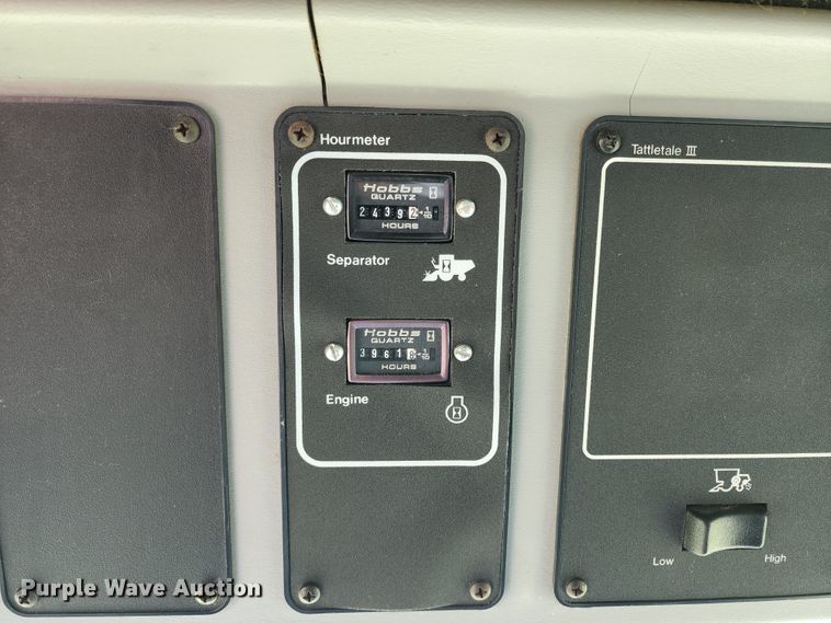 image for item KC9476 1992 Gleaner R72  RWA combine