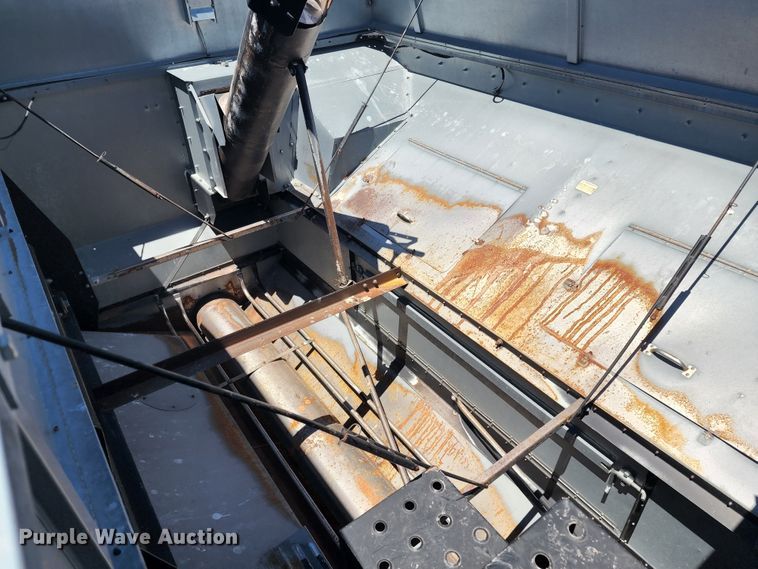 image for item KC9476 1992 Gleaner R72  RWA combine