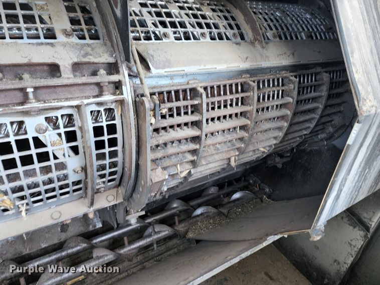 image for item KC9476 1992 Gleaner R72  RWA combine