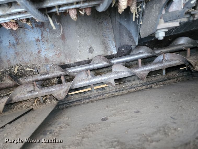 image for item KC9476 1992 Gleaner R72  RWA combine