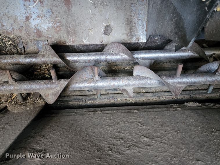 image for item KC9476 1992 Gleaner R72  RWA combine