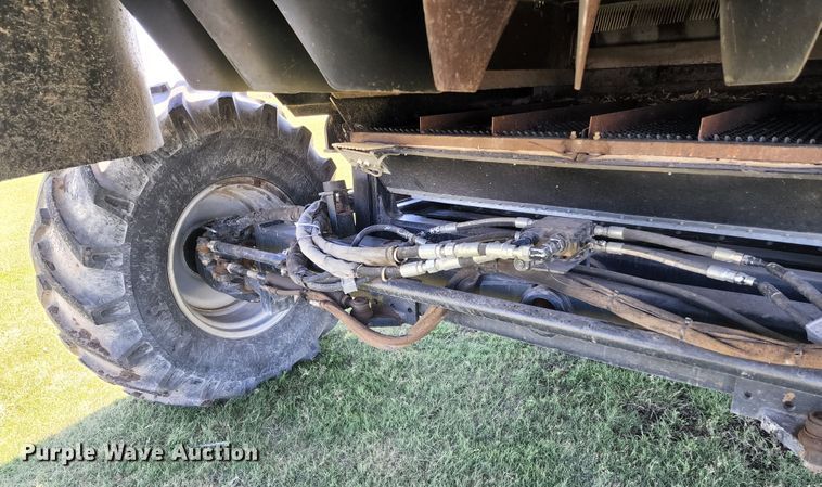 image for item KC9476 1992 Gleaner R72  RWA combine