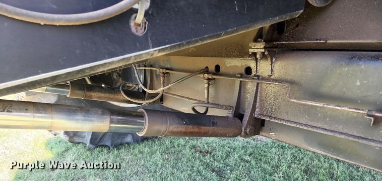 image for item KC9476 1992 Gleaner R72  RWA combine