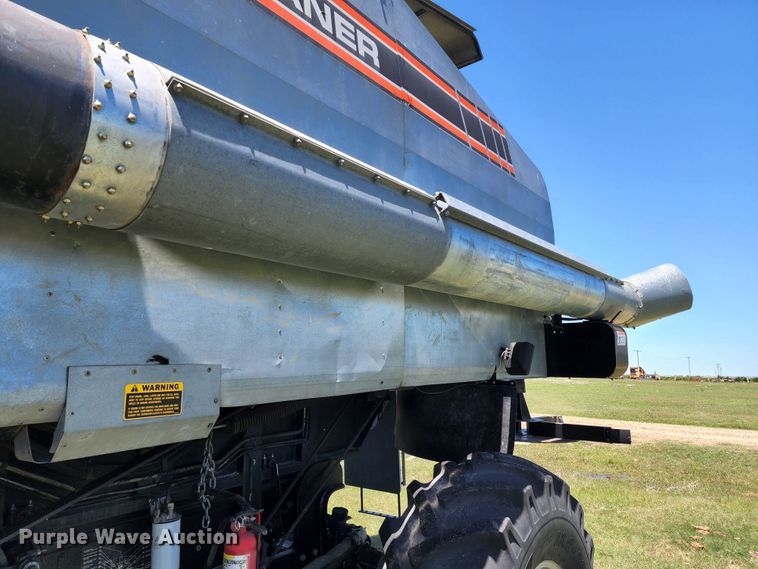 image for item KC9476 1992 Gleaner R72  RWA combine