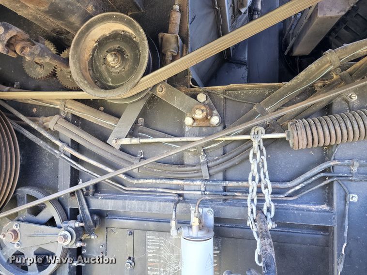 image for item KC9476 1992 Gleaner R72  RWA combine