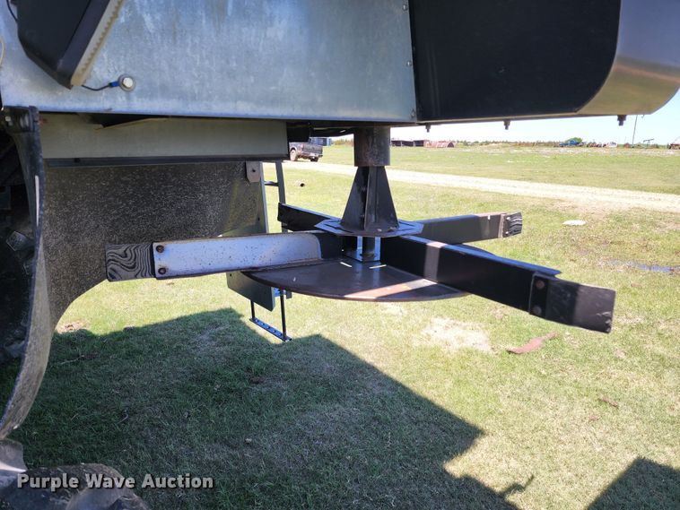 image for item KC9476 1992 Gleaner R72  RWA combine