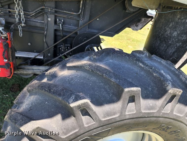 image for item KC9476 1992 Gleaner R72  RWA combine