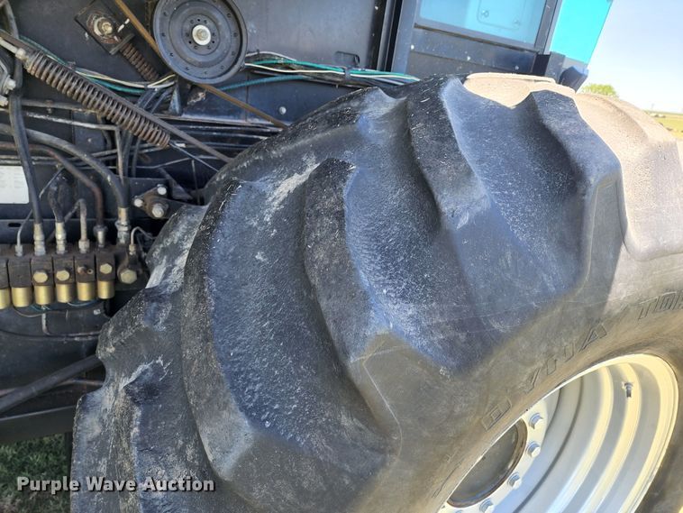 image for item KC9476 1992 Gleaner R72  RWA combine