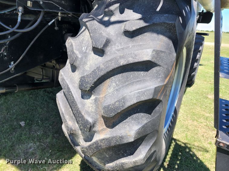 image for item KC9476 1992 Gleaner R72  RWA combine