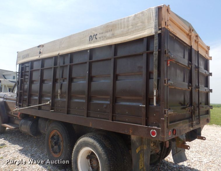 image for item KD9044 1974 Ford F750  grain truck