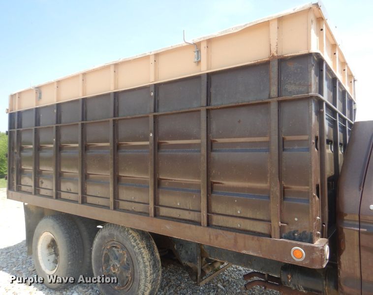 image for item KD9044 1974 Ford F750  grain truck