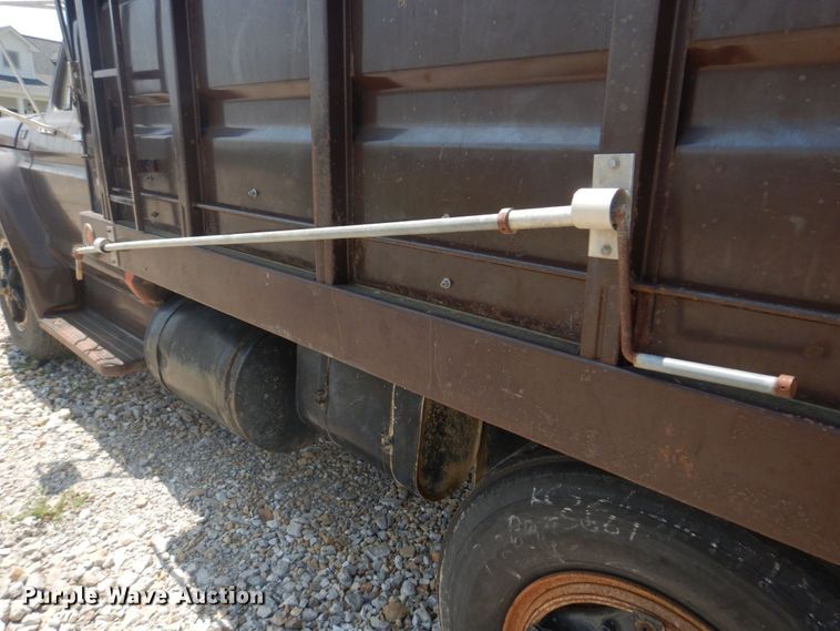 image for item KD9044 1974 Ford F750  grain truck