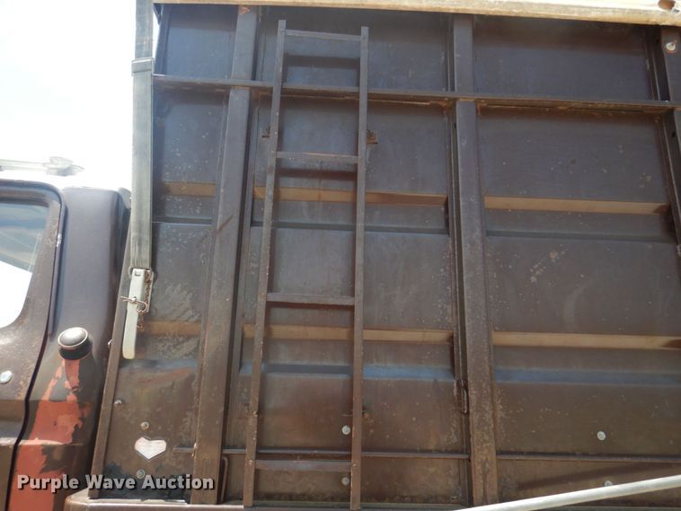 image for item KD9044 1974 Ford F750  grain truck