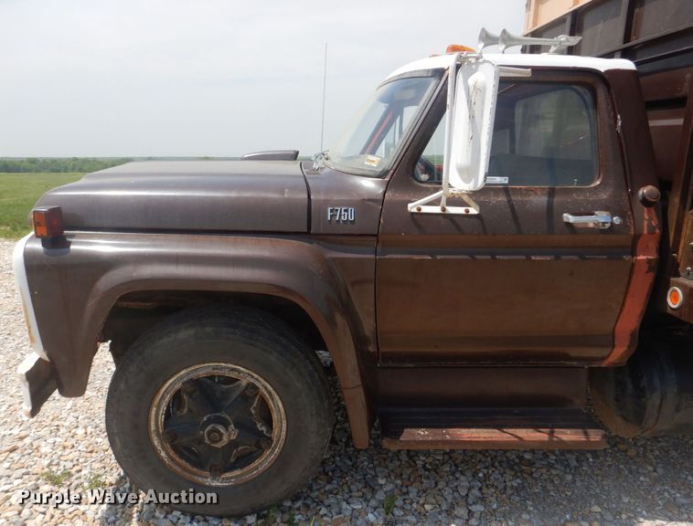 image for item KD9044 1974 Ford F750  grain truck