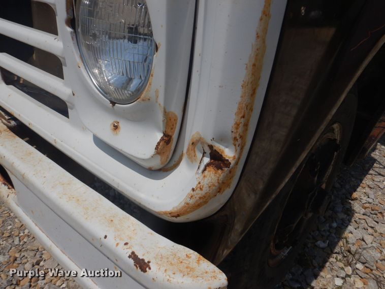 image for item KD9044 1974 Ford F750  grain truck