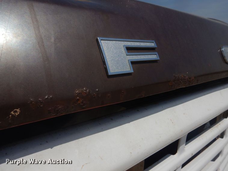 image for item KD9044 1974 Ford F750  grain truck