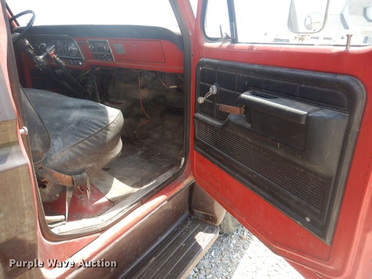 image for item KD9044 1974 Ford F750  grain truck