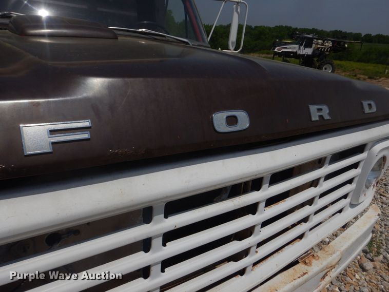 image for item KD9044 1974 Ford F750  grain truck
