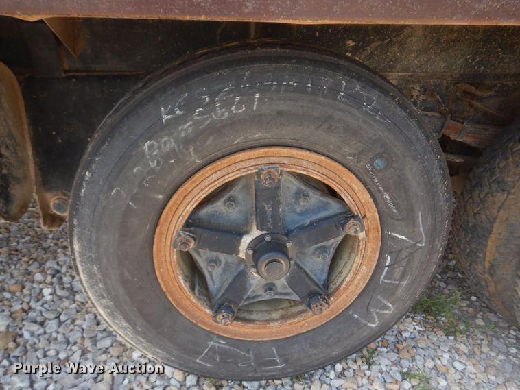 image for item KD9044 1974 Ford F750  grain truck