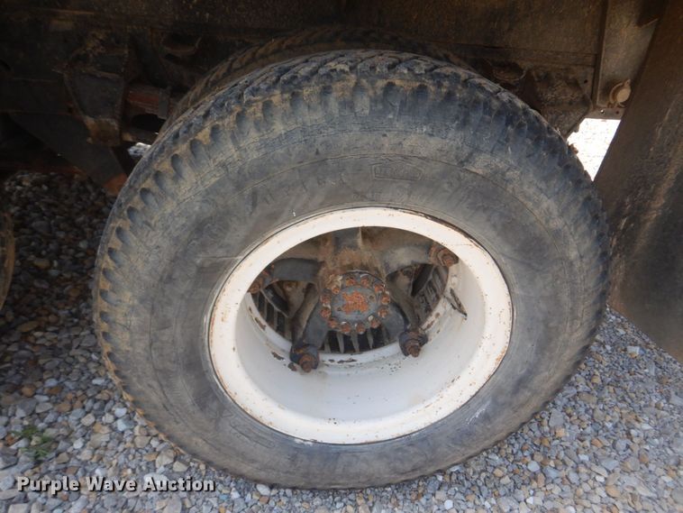 image for item KD9044 1974 Ford F750  grain truck