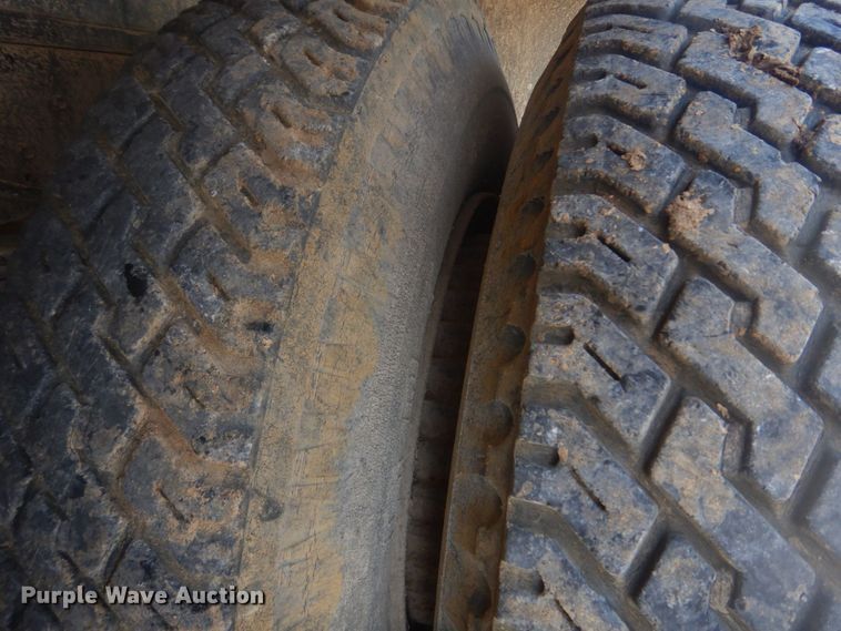 image for item KD9044 1974 Ford F750  grain truck