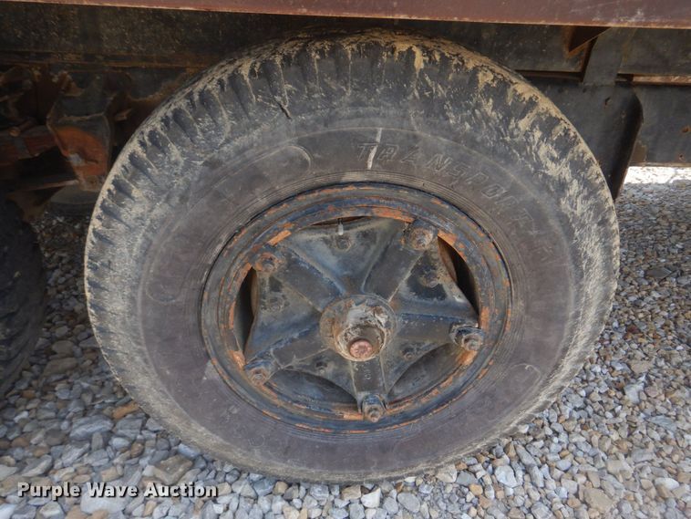 image for item KD9044 1974 Ford F750  grain truck