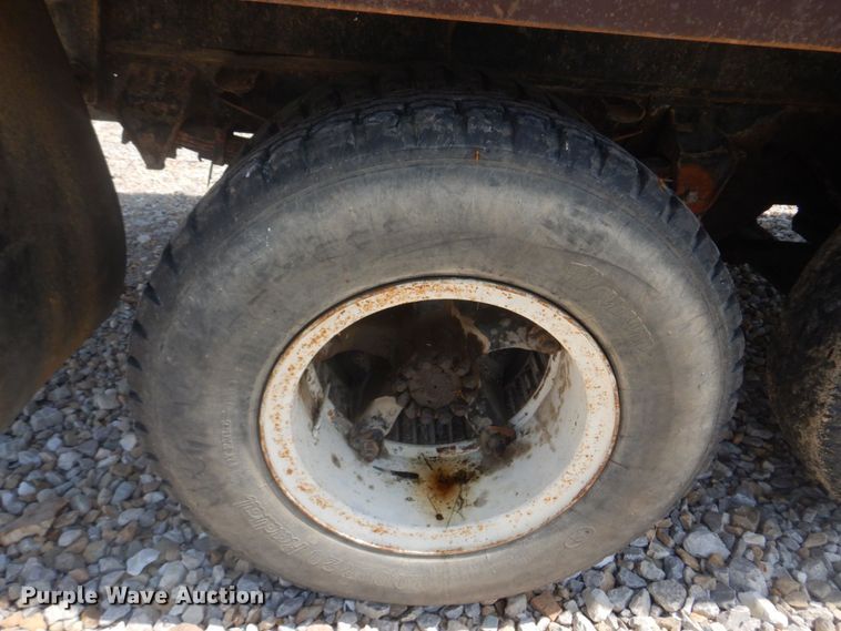 image for item KD9044 1974 Ford F750  grain truck