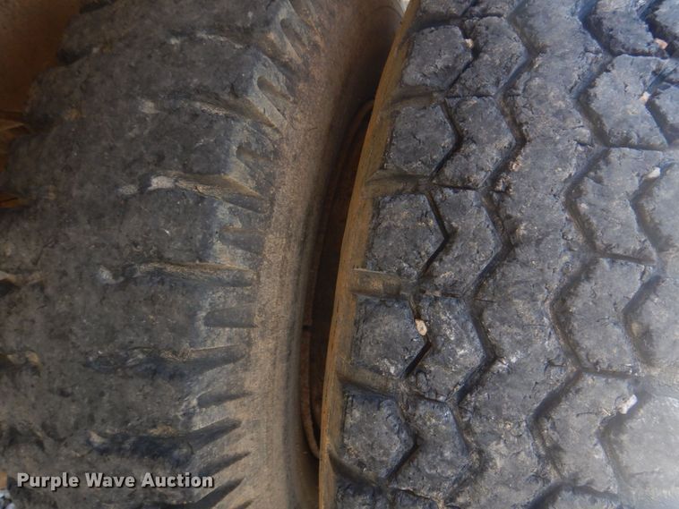 image for item KD9044 1974 Ford F750  grain truck