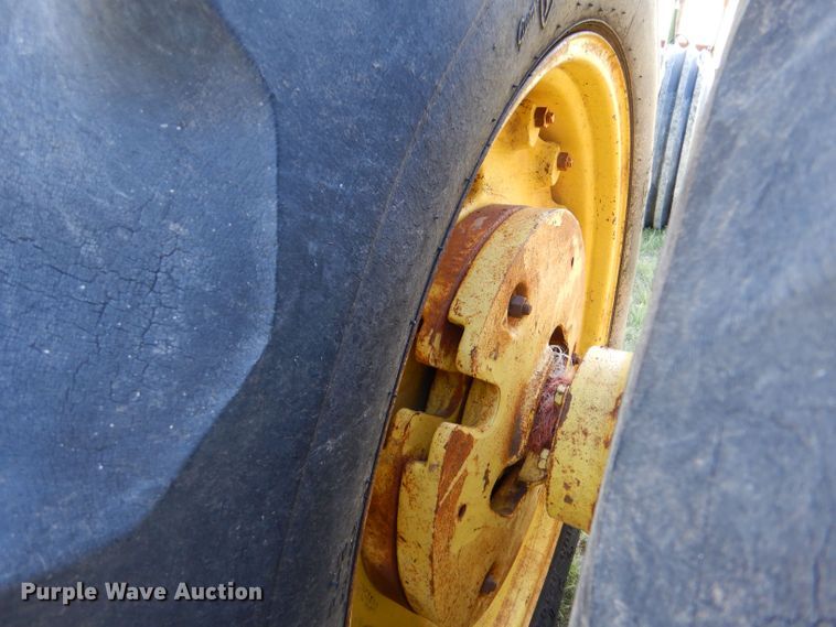 image for item LS9182 1974 John Deere 4430  tractor