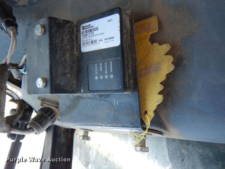 image for item LS9184 2009 New Holland 16HS  double sickle head