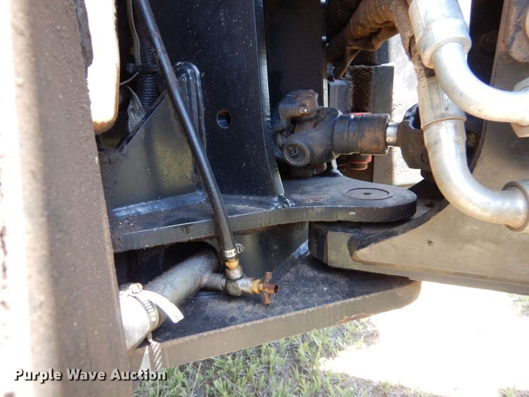 image for item LS9185 2002 New Holland TV140  4WD bi-directional tractor