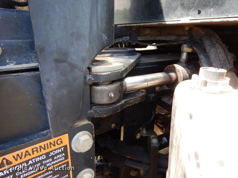 image for item LS9185 2002 New Holland TV140  4WD bi-directional tractor