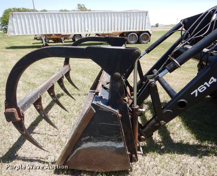 image for item LS9185 2002 New Holland TV140  4WD bi-directional tractor