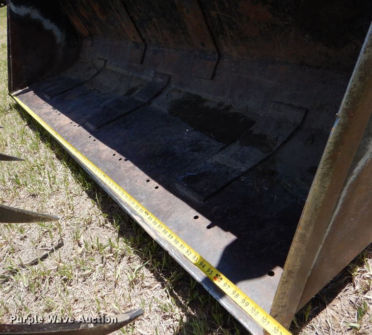 image for item LS9185 2002 New Holland TV140  4WD bi-directional tractor