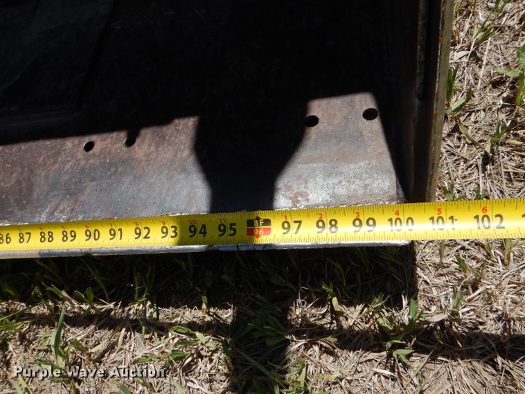 image for item LS9185 2002 New Holland TV140  4WD bi-directional tractor