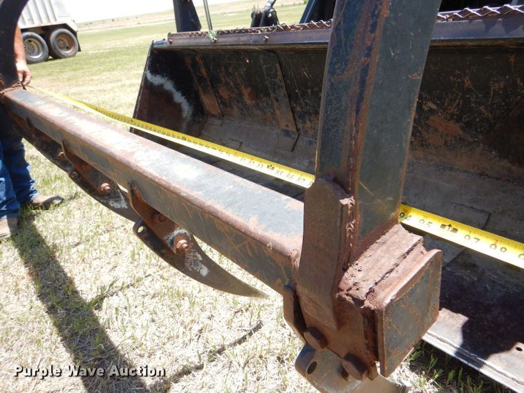 image for item LS9185 2002 New Holland TV140  4WD bi-directional tractor