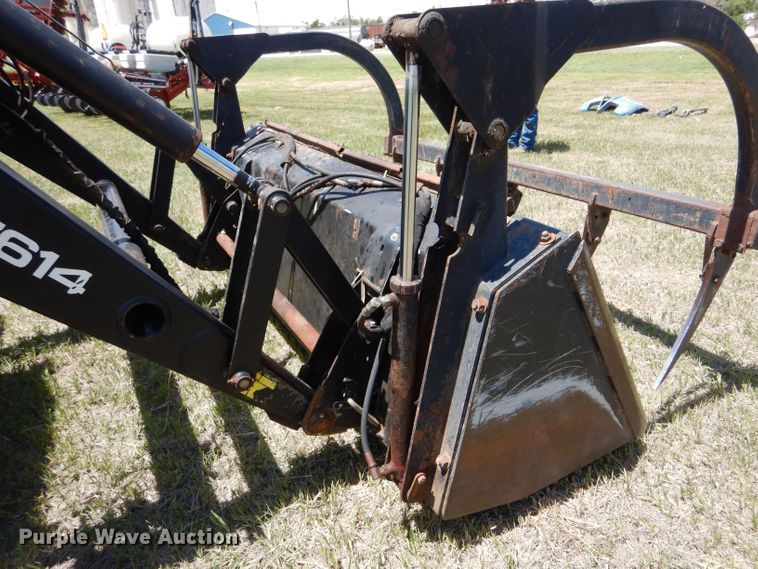 image for item LS9185 2002 New Holland TV140  4WD bi-directional tractor