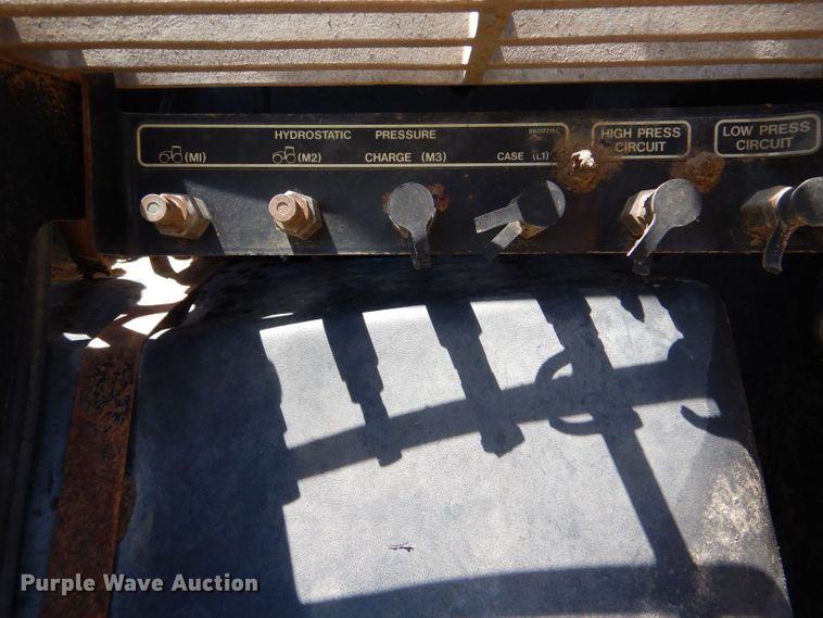 image for item LS9185 2002 New Holland TV140  4WD bi-directional tractor