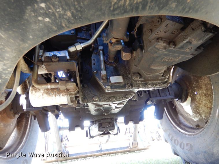 image for item LS9185 2002 New Holland TV140  4WD bi-directional tractor