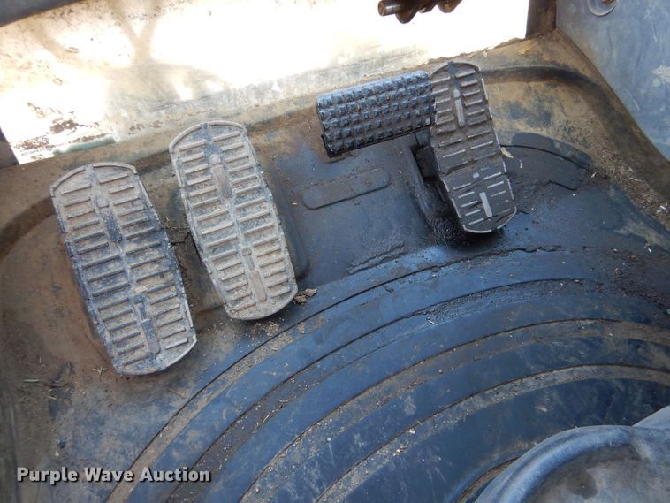 image for item LS9185 2002 New Holland TV140  4WD bi-directional tractor