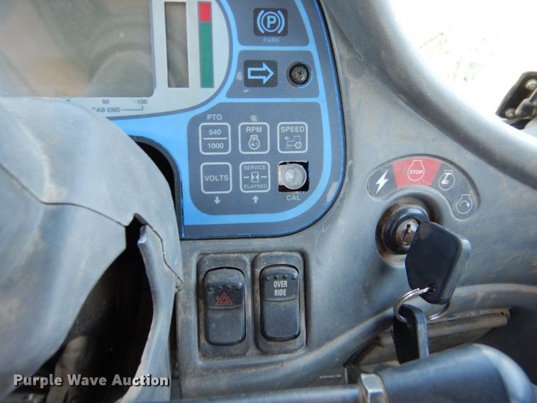 image for item LS9185 2002 New Holland TV140  4WD bi-directional tractor