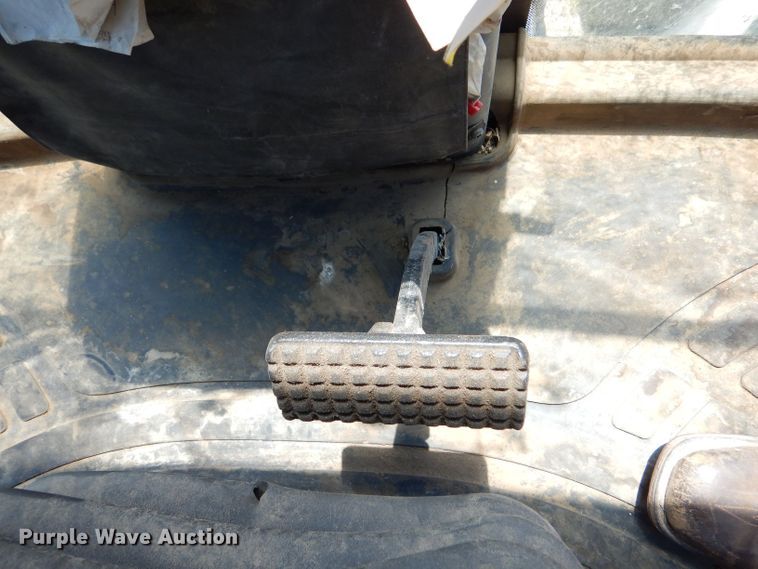 image for item LS9185 2002 New Holland TV140  4WD bi-directional tractor