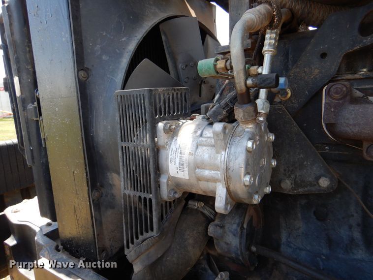 image for item LS9185 2002 New Holland TV140  4WD bi-directional tractor