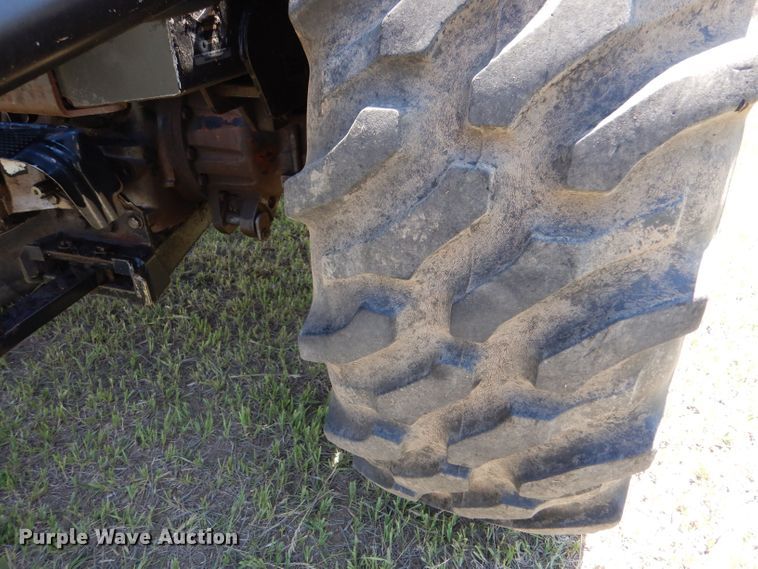 image for item LS9185 2002 New Holland TV140  4WD bi-directional tractor