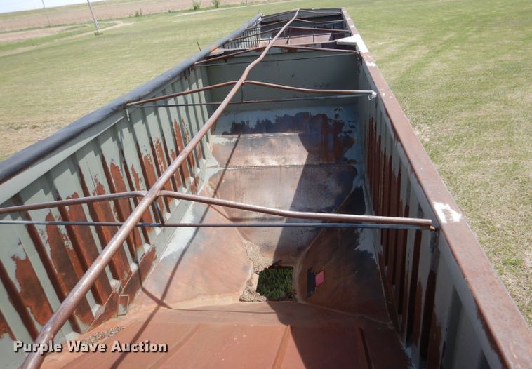 image for item LS9188 1991 Dakota E4200IIGL  grain trailer