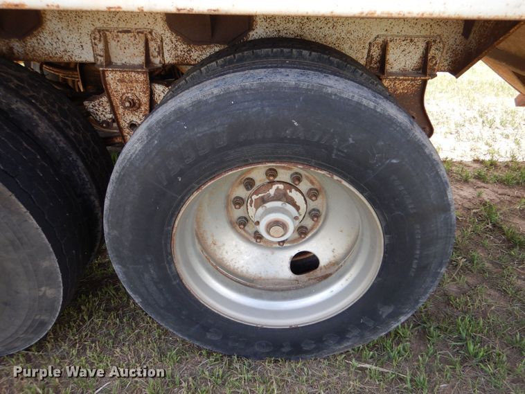 image for item LS9188 1991 Dakota E4200IIGL  grain trailer