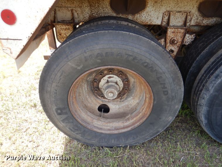 image for item LS9188 1991 Dakota E4200IIGL  grain trailer